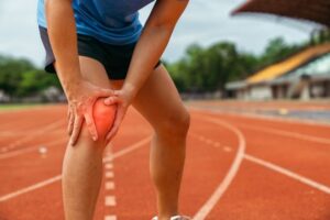 Read more about the article Knee Injuries in Athletes: Treatment Options and Recovery Tips